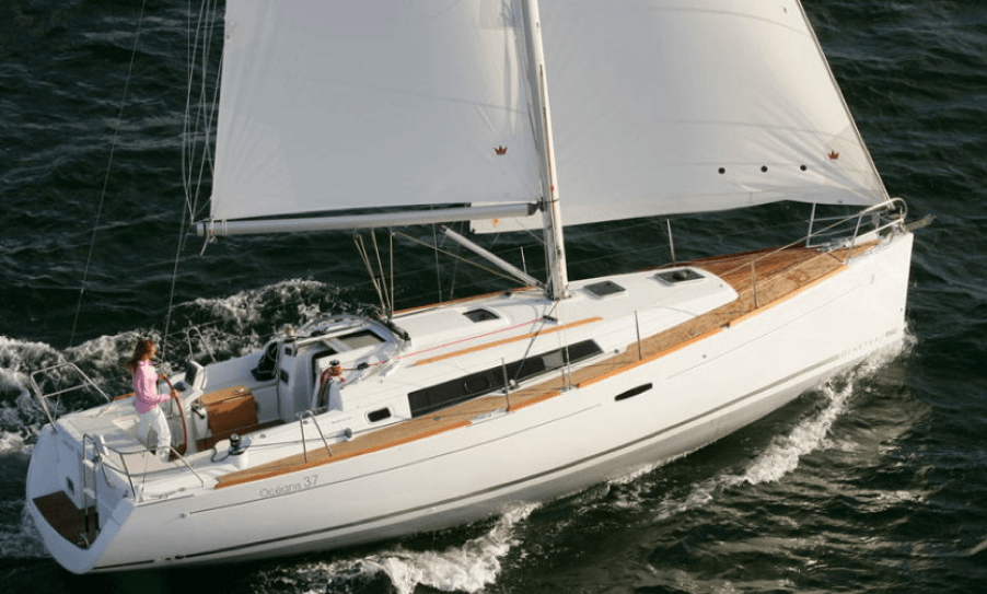 Beneteau Oceanis 37 – Britannia Corporate Sailing Events